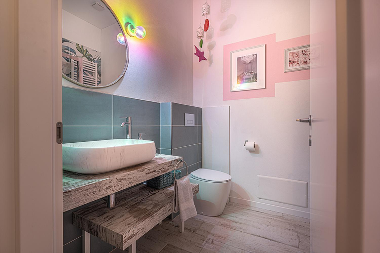 Bathroom 2, White & Gold Suite Verona, Verona