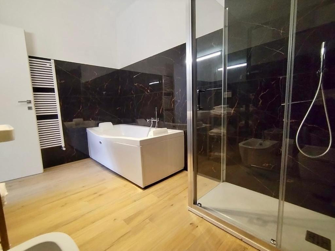 Bathroom 24