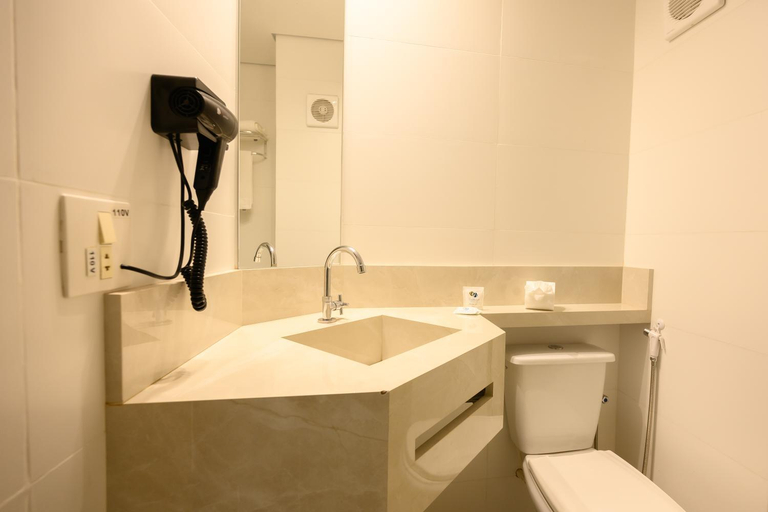 Bathroom 2, Hotel Colonial, Itapetininga