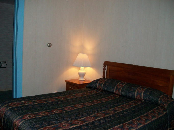 Others 4, Mohican Motel, Otsego