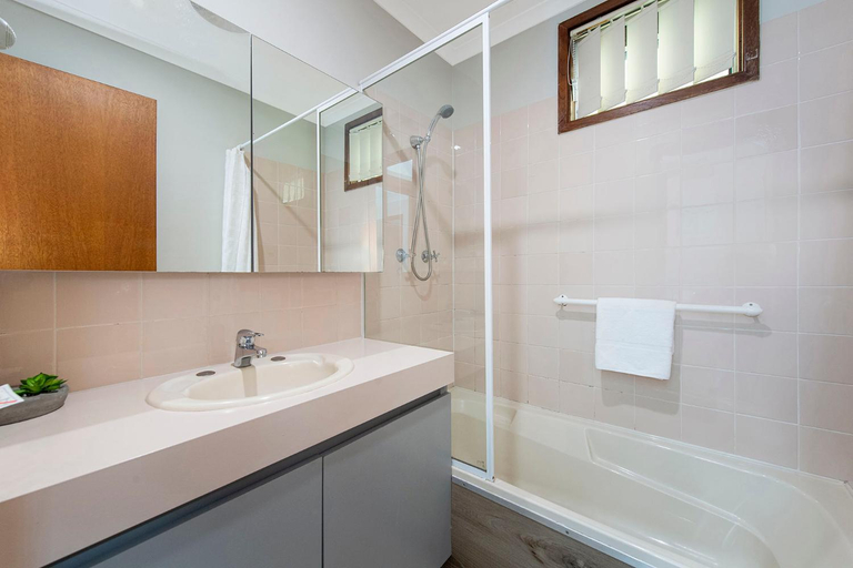 Bathroom 5, Banksia Tourist Park, Swan