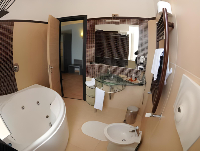 Bathroom 4, Hotel Hermitage, Napoli
