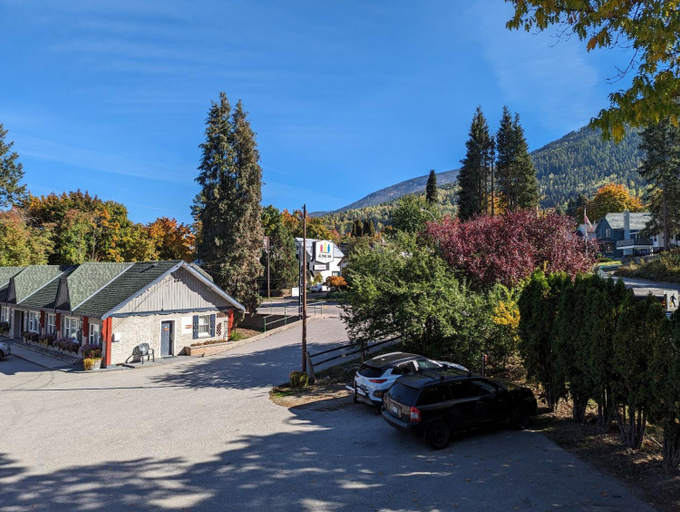 Others 5, Alpine Inn & Suites, Central Kootenay