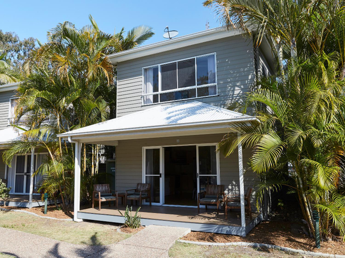 Exterior 3