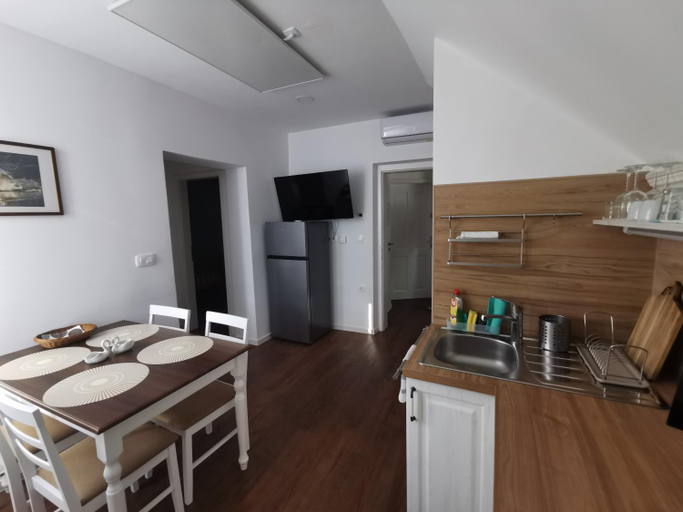 Others 5, Hadam's Apartments, Bled