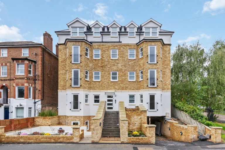 Exterior & Views, Flat 3 Saarb Apartments, Surrey