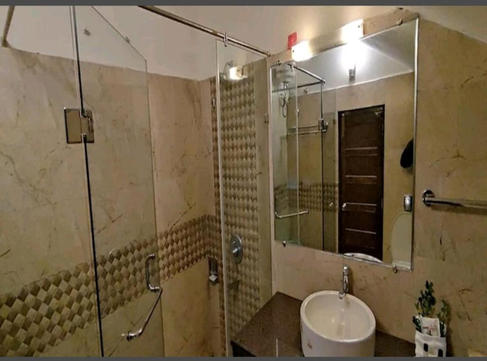 Bathroom 1, Hotel Mount View, Chamba
