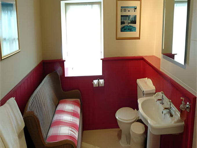 Bathroom 3, The Red Lion & Manor House, North Yorkshire
