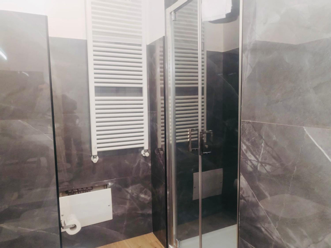Bathroom 11