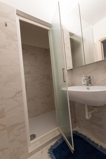 Bathroom 4, Sunny Home, appartamento in centro e vicino alla spiaggia, Gorizia