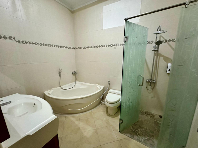 Bathroom 9