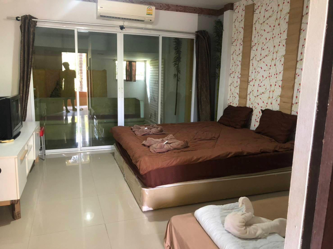 Bedroom 13