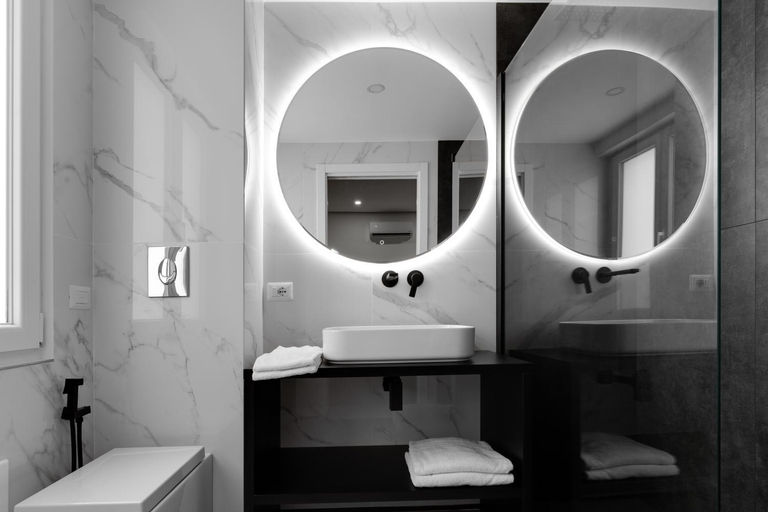 Others 2, The Crown Black and White rooms, Cagliari
