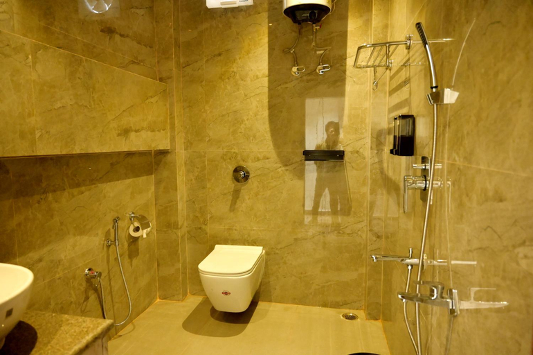 Bathroom 4, Kesar Nivas Luxury Guest House, Golaghat
