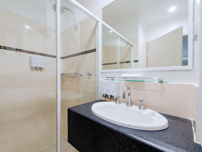Bathroom 10
