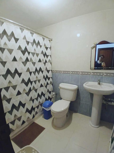 Bathroom 2, Desacansa como un rey, Santo Domingo Oeste