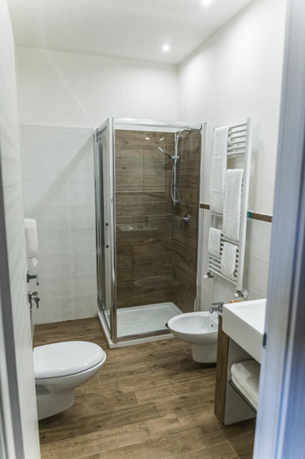 Others 4, B&B Ameli, Bari