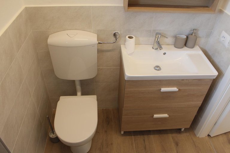 Bathroom 12