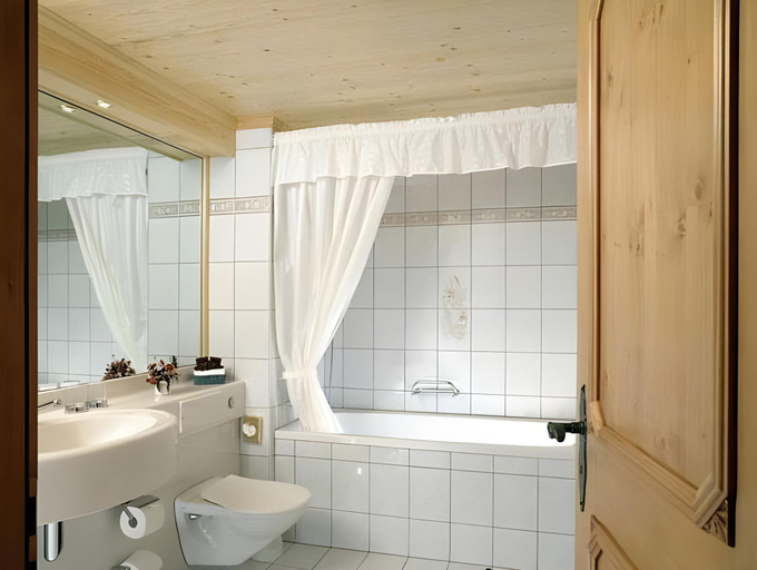 Bathroom 3, Boutique Hotel La Cabane, Raron