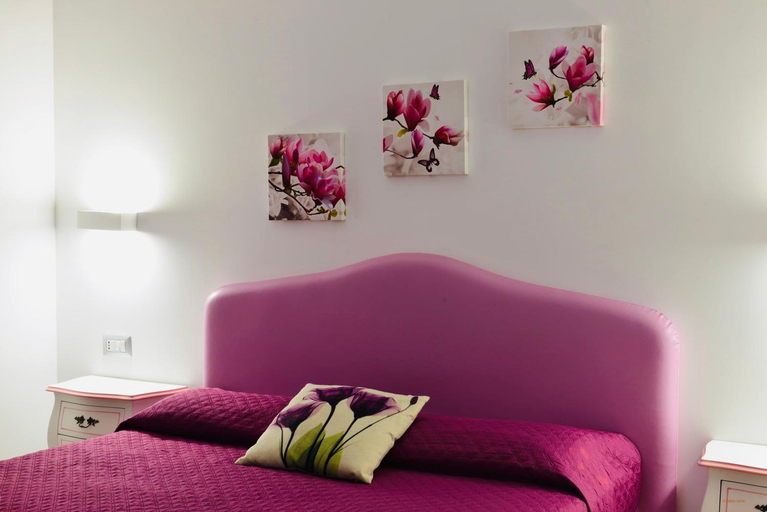 Bedroom 2, Floral Holiday, Salerno