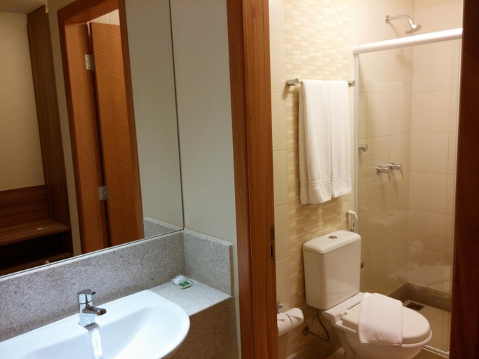Bathroom 5, Days Inn Linhares, Linhares