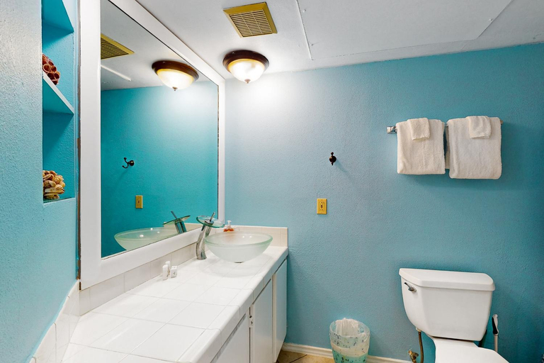 Bathroom, Leeward Isle 104, Nueces