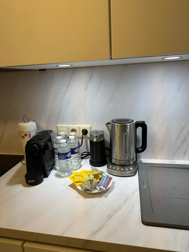 Others 3, Bright 2 bedrooms flat w parking&balcont, Luxembourg