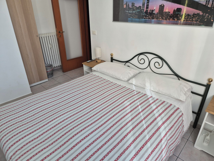 Bedroom 2, ALEX B&B, Rome
