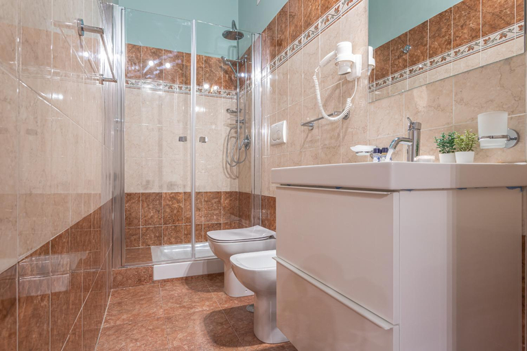 Bathroom 2, Vittoria Garden Suites, Rome