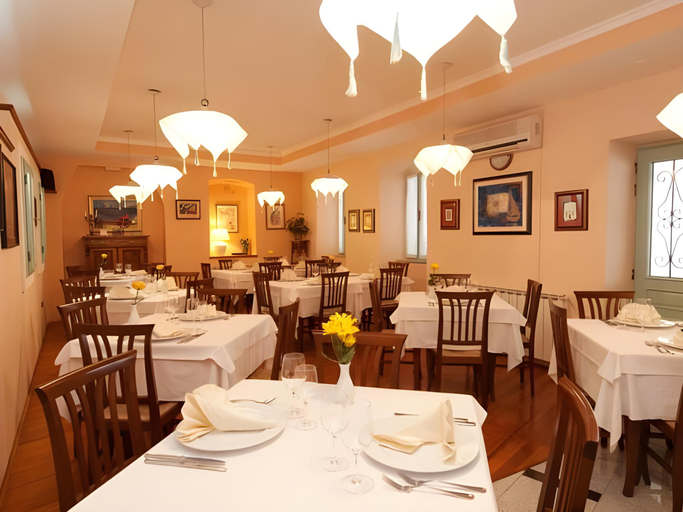 Food & Drinks 3, Hotel Nostromo, Labin
