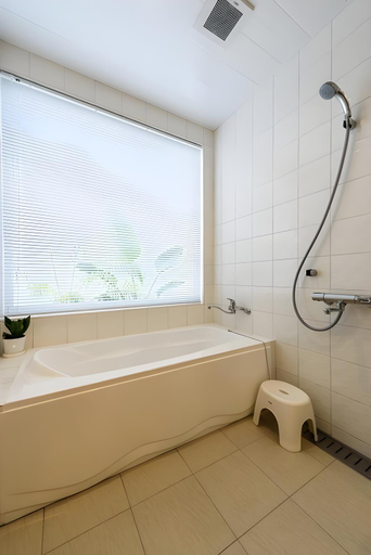 Bathroom 4, Coldio Marina Kin B32-32, Kin