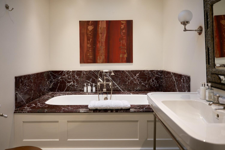 Bathroom 3, Avington Lakes, Hampshire