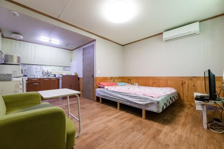 Bedroom, Ongjin (Jawoldo) Red Moon Pension, Ongjin