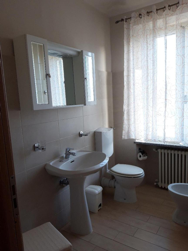 Bedroom 2, Locanda della luna rossa, Asti