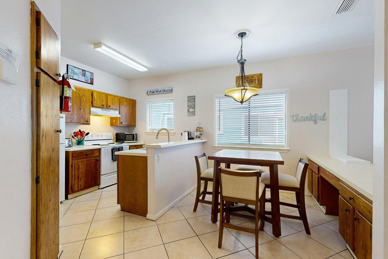Others 4, Leeward Isle 104, Nueces