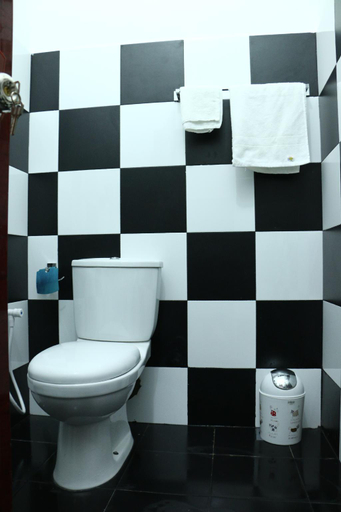 Bathroom 3, Thisha Hotel, Valikamam South