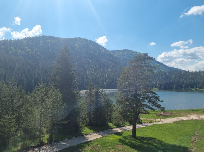 Others 4, Apartmani JEZERO
