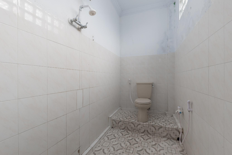 Bathroom 8