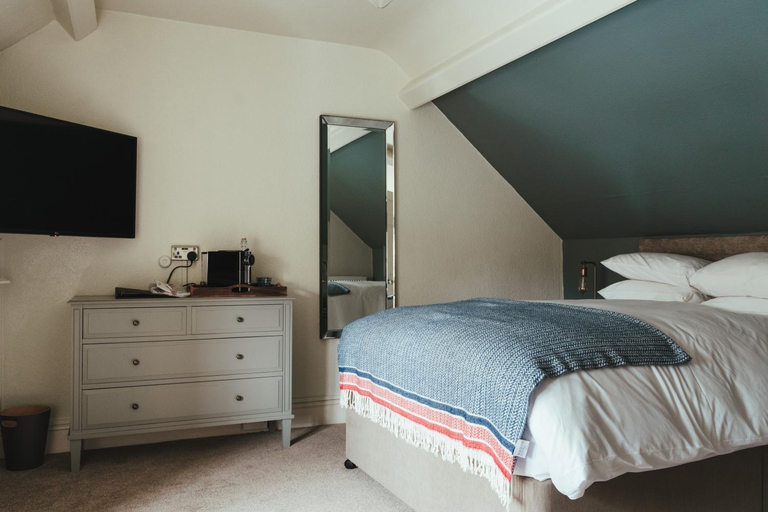 Bedroom 2, The Falcon Inn, Gloucestershire