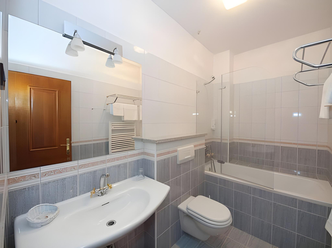 Bathroom 2, Hotel Nostromo, Labin