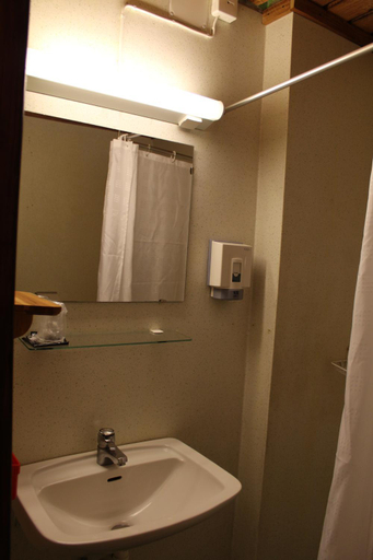 Bathroom 2, Emmaboda Hotell Amigo long stay, Emmaboda