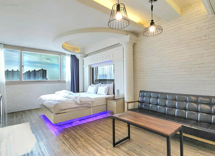 Bedroom 1, Hwamyeong Sky Hotel, Gimhae