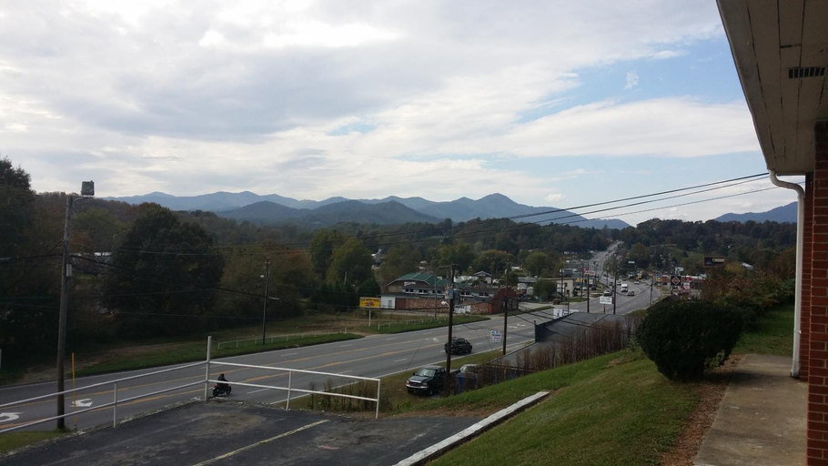 Others 5, Nakon Motel, Buncombe