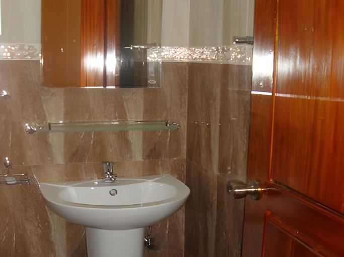 Bathroom 3, Andorra Tourist Resort Anuradhapura, N. Palatha Central