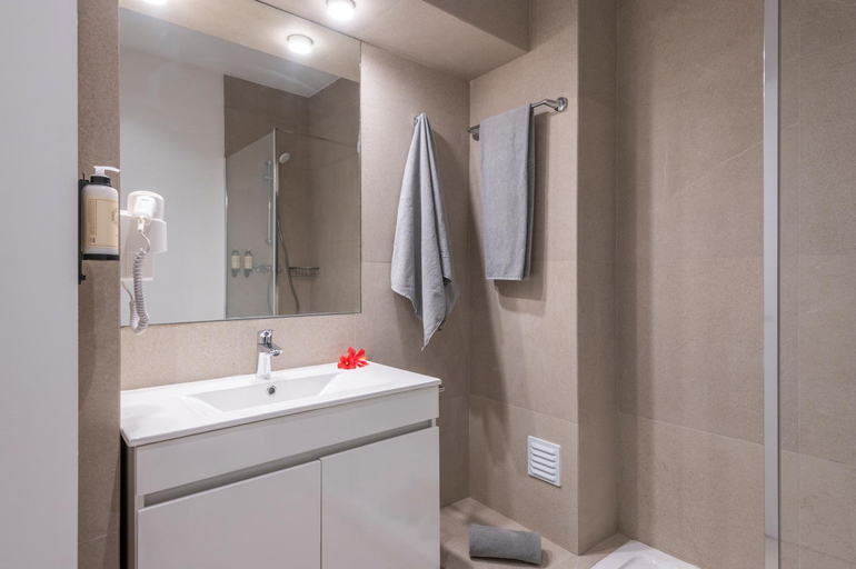 Bathroom 4, Emeralds Albufeira by DK Stays, Albufeira