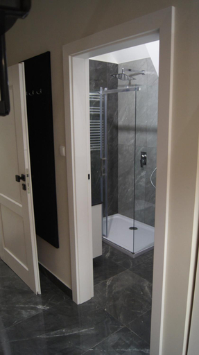 Bathroom 2, Apartamenty Street 18, Toruń City