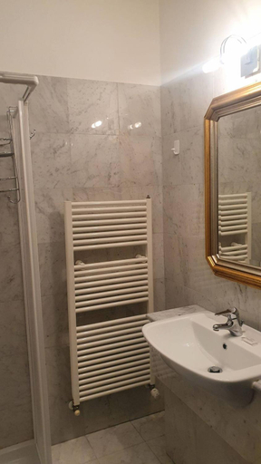 Bathroom 19