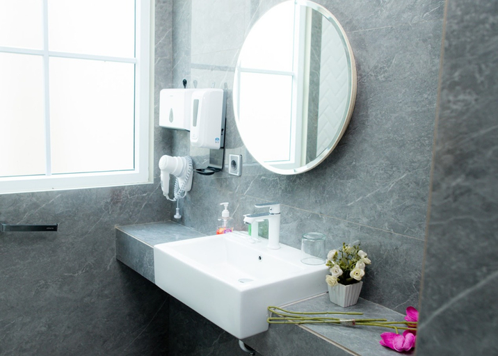 Bathroom 4, The Emirio Hotel & Cottage, Kuningan