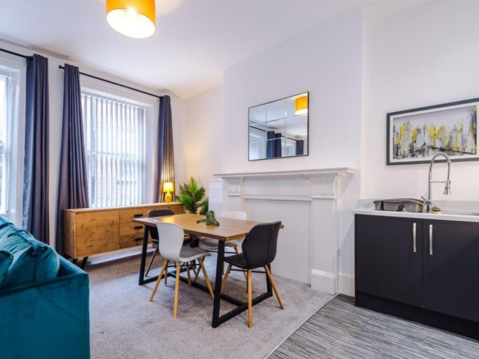 Others 2, Cosy 2 Bed Apt Old Dutch Embassy, Kingston upon Hull