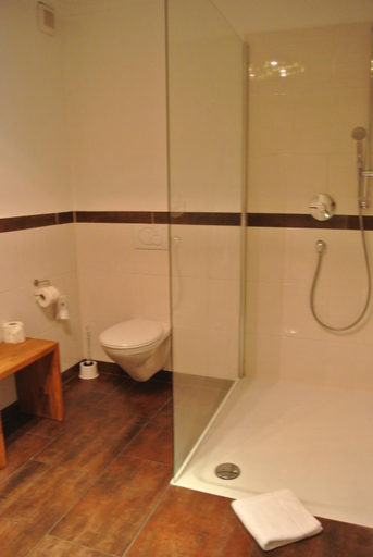 Bathroom 2, Gastehaus Sektstuuf St. Laurentius, Trier-Saarburg